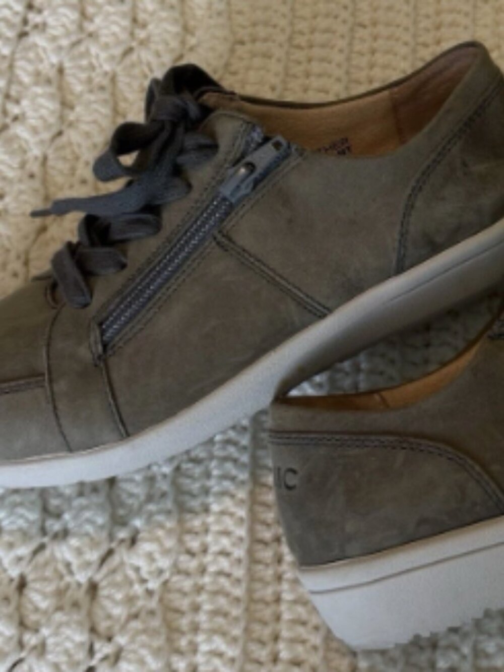 Vionic Abigail Weather Resistant Gray Lace-Up Sneaker w/ Side Zipper US 6